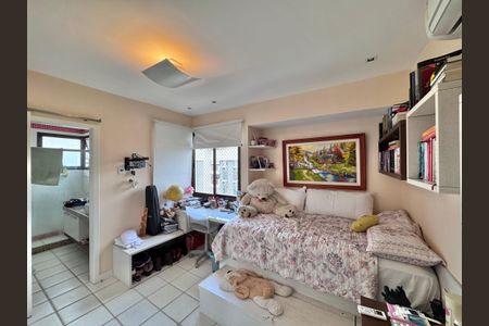 Apartamento à venda com 281m², 3 quartos e 3 vagas Apartamento à venda com 281m², 3 quartos e 3 vagasSuíte 2