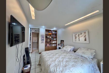 Apartamento à venda com 281m², 3 quartos e 3 vagas Apartamento à venda com 281m², 3 quartos e 3 vagasSuíte 1