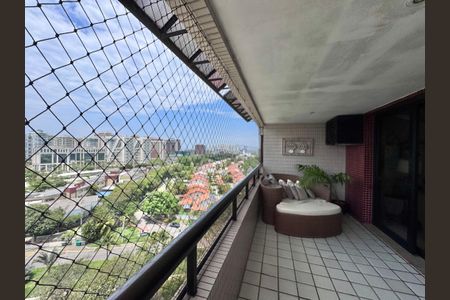 Apartamento à venda com 281m², 3 quartos e 3 vagas Apartamento à venda com 281m², 3 quartos e 3 vagasVaranda da Sala