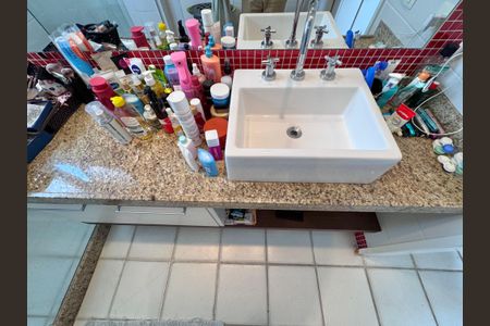 Apartamento à venda com 281m², 3 quartos e 3 vagas Apartamento à venda com 281m², 3 quartos e 3 vagasBanheiro da Suíte 2