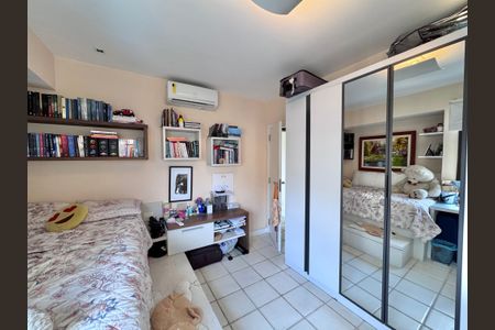 Apartamento à venda com 281m², 3 quartos e 3 vagas Apartamento à venda com 281m², 3 quartos e 3 vagasSuíte 2