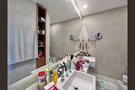 Apartamento à venda com 281m², 3 quartos e 3 vagas Apartamento à venda com 281m², 3 quartos e 3 vagasBanheiro da Suíte 1