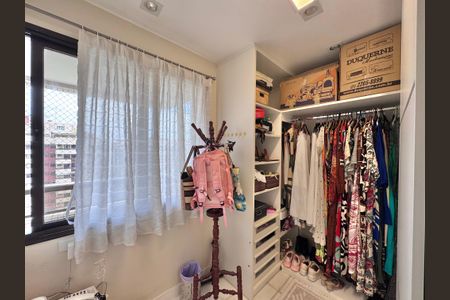 Apartamento à venda com 281m², 3 quartos e 3 vagas Apartamento à venda com 281m², 3 quartos e 3 vagasCloset da suíte 1