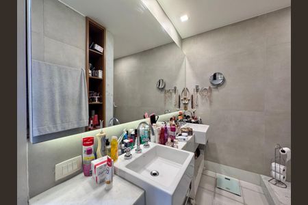 Apartamento à venda com 281m², 3 quartos e 3 vagas Apartamento à venda com 281m², 3 quartos e 3 vagasBanheiro da Suíte 1