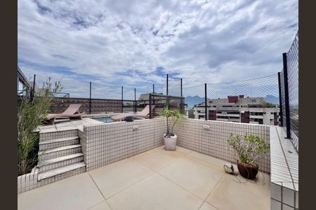 Apartamento à venda com 281m², 3 quartos e 3 vagas Apartamento à venda com 281m², 3 quartos e 3 vagasTerraço