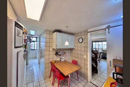 Apartamento à venda com 281m², 3 quartos e 3 vagas Apartamento à venda com 281m², 3 quartos e 3 vagasCozinha