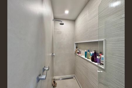 Apartamento à venda com 281m², 3 quartos e 3 vagas Apartamento à venda com 281m², 3 quartos e 3 vagasBanheiro da Suíte 1