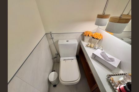 Apartamento à venda com 281m², 3 quartos e 3 vagas Apartamento à venda com 281m², 3 quartos e 3 vagasLavabo