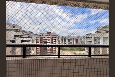 Apartamento à venda com 281m², 3 quartos e 3 vagas Apartamento à venda com 281m², 3 quartos e 3 vagasVaranda da Suíte 1