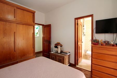 Apartamento à venda com 296m², 4 quartos e 2 vagasSuíte