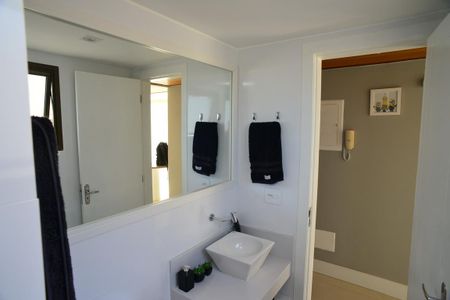 Apartamento à venda com 331m², 4 quartos e 3 vagas Apartamento à venda com 331m², 4 quartos e 3 vagasBanheiro Social