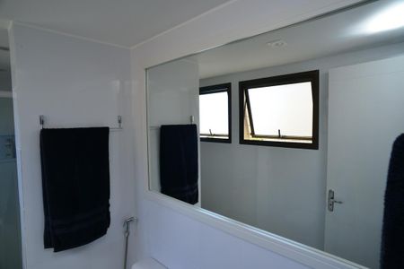 Apartamento à venda com 331m², 4 quartos e 3 vagas Apartamento à venda com 331m², 4 quartos e 3 vagasBanheiro Social