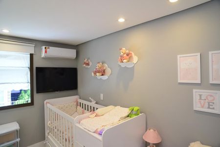 Apartamento à venda com 331m², 4 quartos e 3 vagas Apartamento à venda com 331m², 4 quartos e 3 vagasQuarto