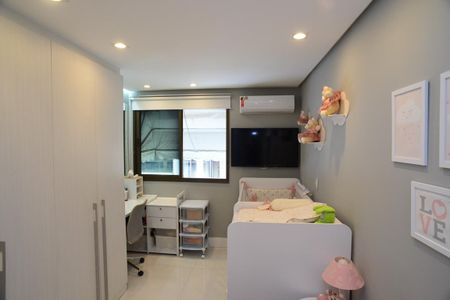 Apartamento à venda com 331m², 4 quartos e 3 vagas Apartamento à venda com 331m², 4 quartos e 3 vagasQuarto