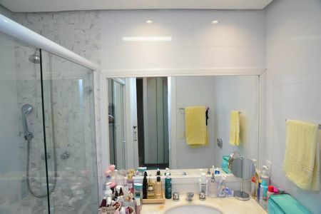 Apartamento à venda com 331m², 4 quartos e 3 vagas Apartamento à venda com 331m², 4 quartos e 3 vagasBanheiro Suíte 2