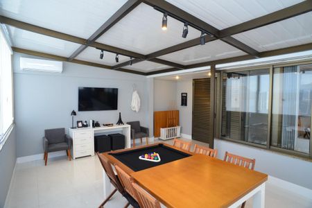 Apartamento à venda com 331m², 4 quartos e 3 vagas Apartamento à venda com 331m², 4 quartos e 3 vagasEspaço de Jogos