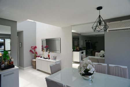 Apartamento à venda com 331m², 4 quartos e 3 vagas Apartamento à venda com 331m², 4 quartos e 3 vagasSala