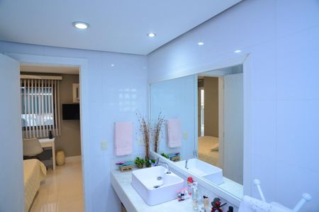 Apartamento à venda com 331m², 4 quartos e 3 vagas Apartamento à venda com 331m², 4 quartos e 3 vagasBanheiro Suíte 3