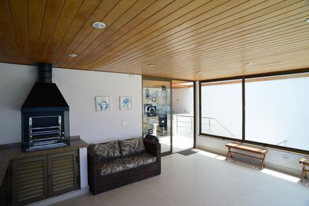 Apartamento à venda com 331m², 4 quartos e 3 vagas Apartamento à venda com 331m², 4 quartos e 3 vagasChurrasqueira