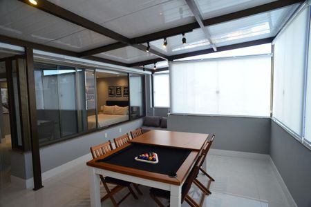 Apartamento à venda com 331m², 4 quartos e 3 vagas Apartamento à venda com 331m², 4 quartos e 3 vagasEspaço de Jogos