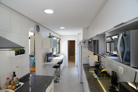 Apartamento à venda com 331m², 4 quartos e 3 vagas Apartamento à venda com 331m², 4 quartos e 3 vagasCozinha