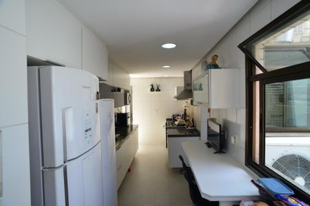 Apartamento à venda com 331m², 4 quartos e 3 vagas Apartamento à venda com 331m², 4 quartos e 3 vagasCozinha