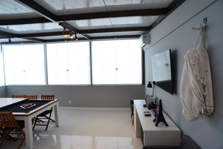 Apartamento à venda com 331m², 4 quartos e 3 vagas Apartamento à venda com 331m², 4 quartos e 3 vagasEspaço de Jogos