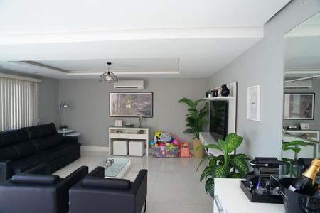 Apartamento à venda com 331m², 4 quartos e 3 vagas Apartamento à venda com 331m², 4 quartos e 3 vagasSala