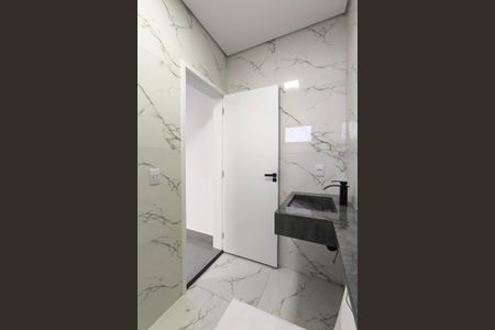 Casa à venda com 115m², 3 quartos e 2 vagas Casa à venda com 115m², 3 quartos e 2 vagasBanheiro da Suíte