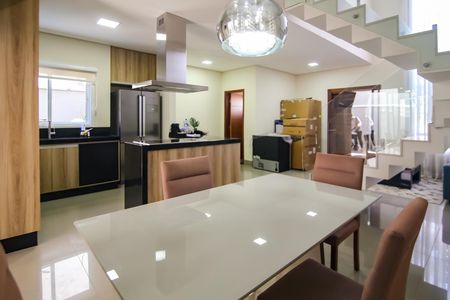 Casa de condomínio para alugar com 150m², 3 quartos e 2 vagasCopa