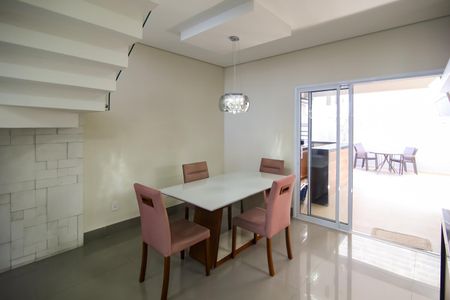 Casa de condomínio para alugar com 150m², 3 quartos e 2 vagasCopa
