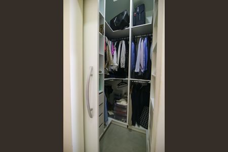 Casa de condomínio para alugar com 150m², 3 quartos e 2 vagasCloset da suíte