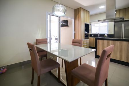 Casa de condomínio para alugar com 150m², 3 quartos e 2 vagasCopa