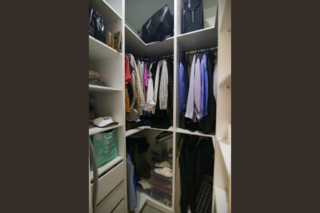 Casa de condomínio para alugar com 150m², 3 quartos e 2 vagasCloset da suíte