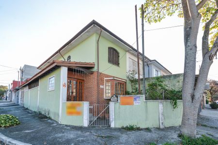 Casa à venda com 115m², 3 quartos e 2 vagasFachada