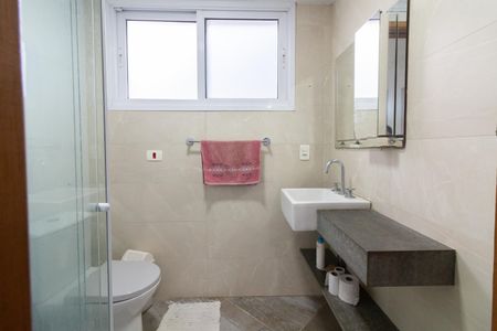 Casa à venda com 310m², 3 quartos e 2 vagasBanheiro