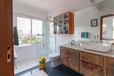 Casa à venda com 310m², 3 quartos e 2 vagasBanheiro