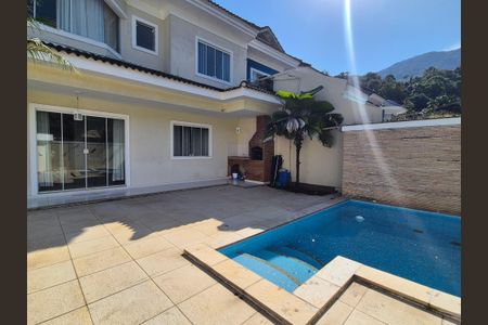 Casa de condomínio à venda com 180m², 3 quartos e 2 vagasÁrea externa