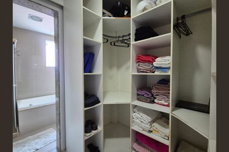 Casa de condomínio à venda com 180m², 3 quartos e 2 vagasCloset da suíte 2