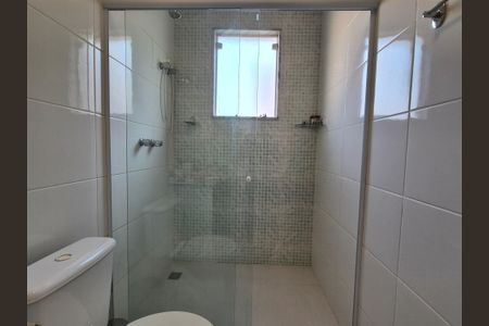 Casa de condomínio à venda com 180m², 3 quartos e 2 vagasBanheiro da Suíte 1