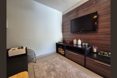 Casa de condomínio à venda com 180m², 3 quartos e 2 vagasSala