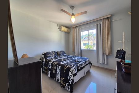 Casa de condomínio à venda com 180m², 3 quartos e 2 vagasQuarto