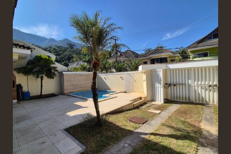 Casa de condomínio à venda com 180m², 3 quartos e 2 vagasÁrea externa