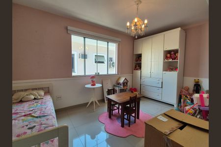 Casa de condomínio à venda com 180m², 3 quartos e 2 vagasSuite 1