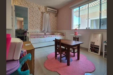 Casa de condomínio à venda com 180m², 3 quartos e 2 vagasSuite 1