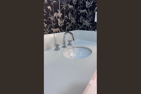 Apartamento à venda com 93m², 2 quartos e 2 vagasBanheiro Social