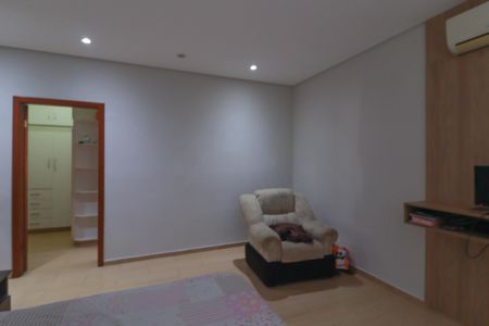 Casa à venda com 225m², 3 quartos e 6 vagas Casa à venda com 225m², 3 quartos e 6 vagasSuíte