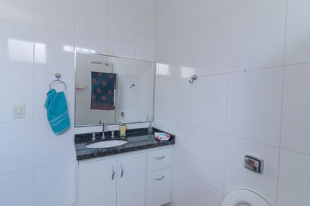 Casa à venda com 225m², 3 quartos e 6 vagas Casa à venda com 225m², 3 quartos e 6 vagasBanheiro da Suíte