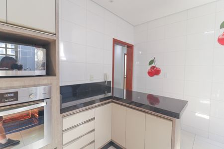 Casa à venda com 225m², 3 quartos e 6 vagas Casa à venda com 225m², 3 quartos e 6 vagasCozinha