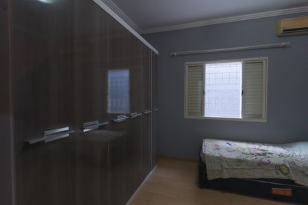 Casa à venda com 225m², 3 quartos e 6 vagas Casa à venda com 225m², 3 quartos e 6 vagasQuarto 1